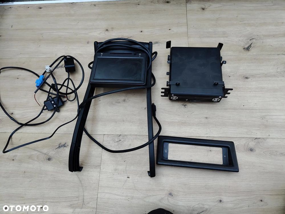 MERCEDES Ml w164 CZYTNIK DVD + Monitor - 4