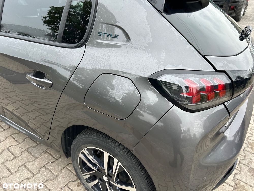 Peugeot 208 - 25