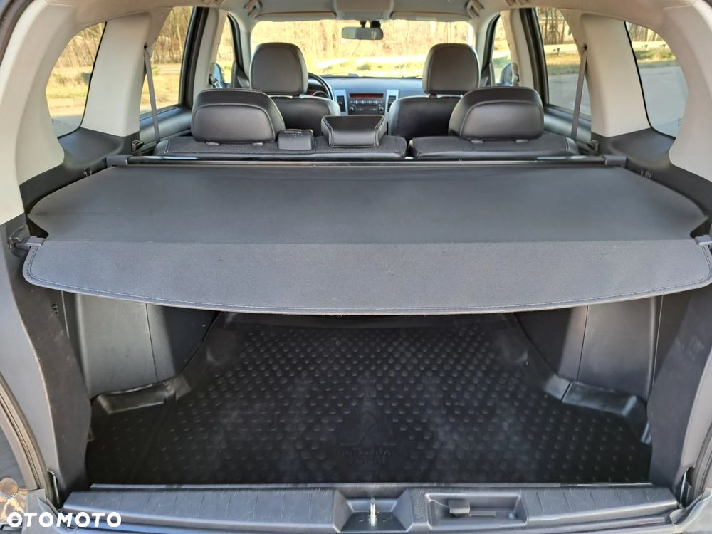 Mitsubishi Outlander - 32