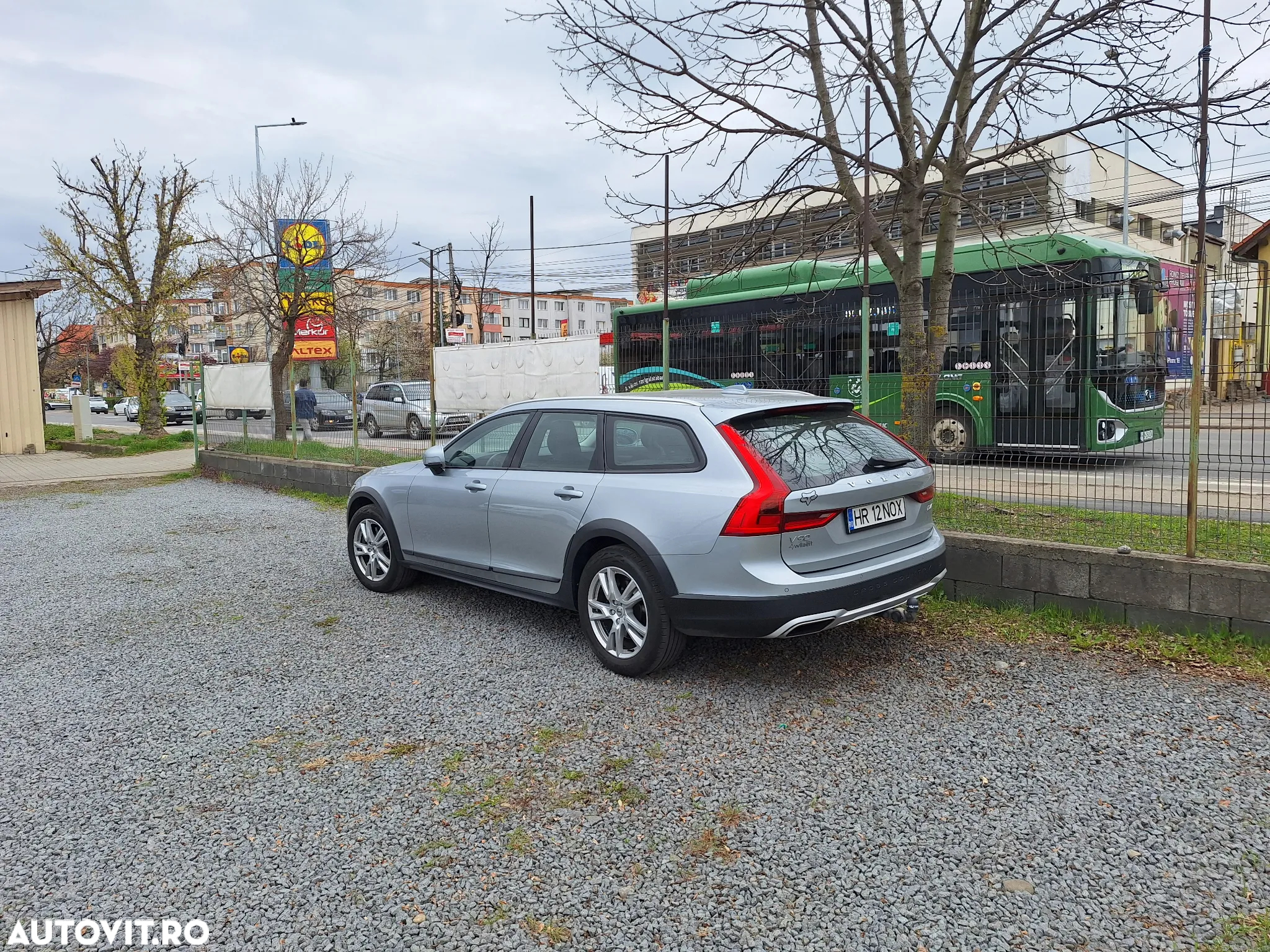 Volvo V90 - 2