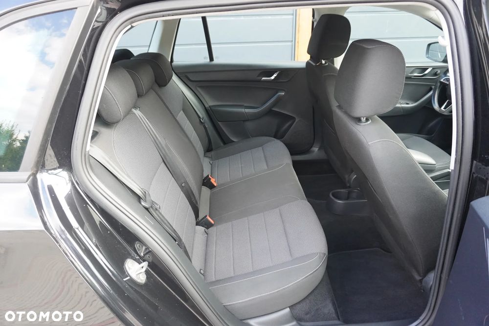 Skoda RAPID 1.2 TSI Green tec Edition - 11