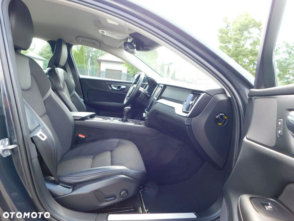 Volvo V60 D3 Momentum Pro - 9