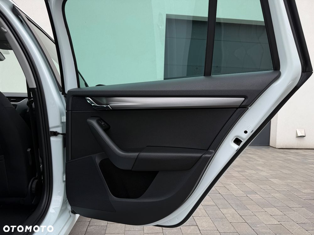 Skoda Octavia 2.0 TDI DSG Premium Edition - 29