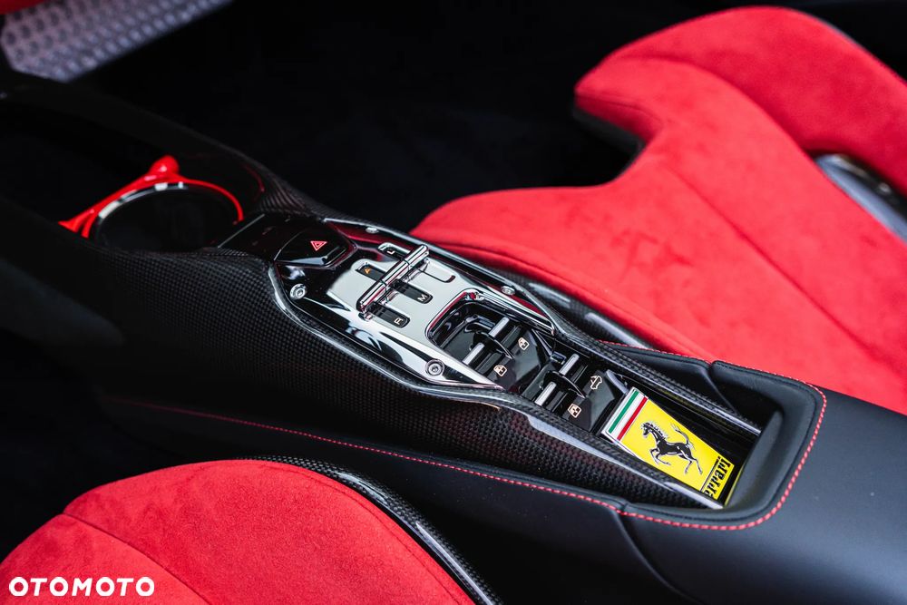 Ferrari SF90 Spider - 31