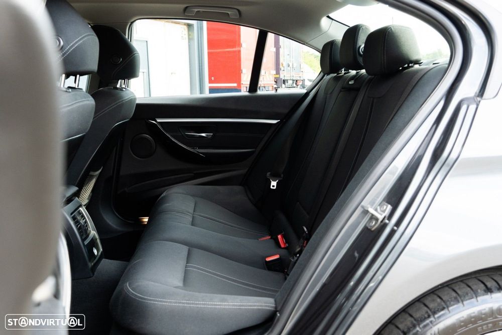 BMW 320 d Efficient Dynamic Edition Sport Line - 38