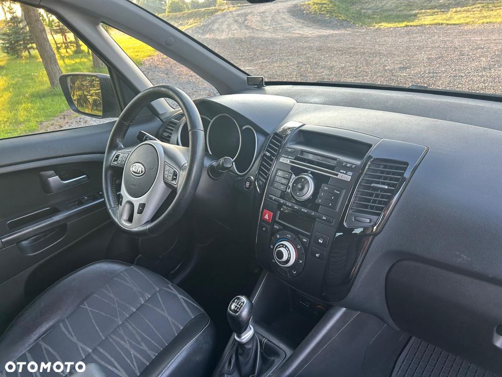 Kia Venga - 10