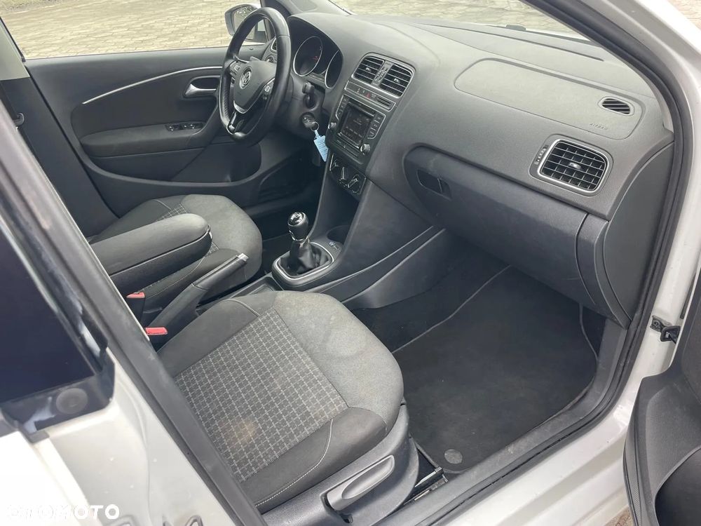 Volkswagen Polo 1.4 TDI (Blue Motion Technology) Comfortline - 12