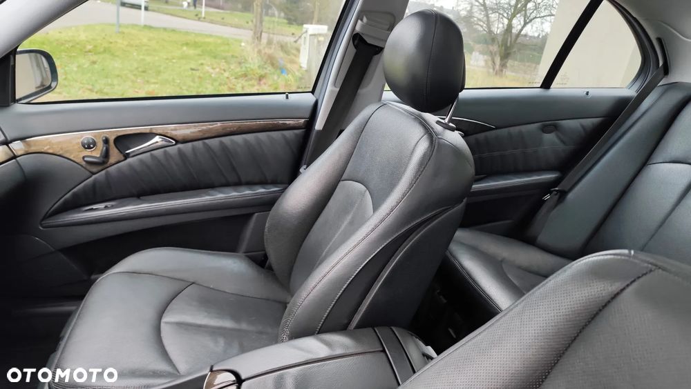 Mercedes-Benz Klasa E 500 4Matic Avantgarde Sport Edition AMG - 27