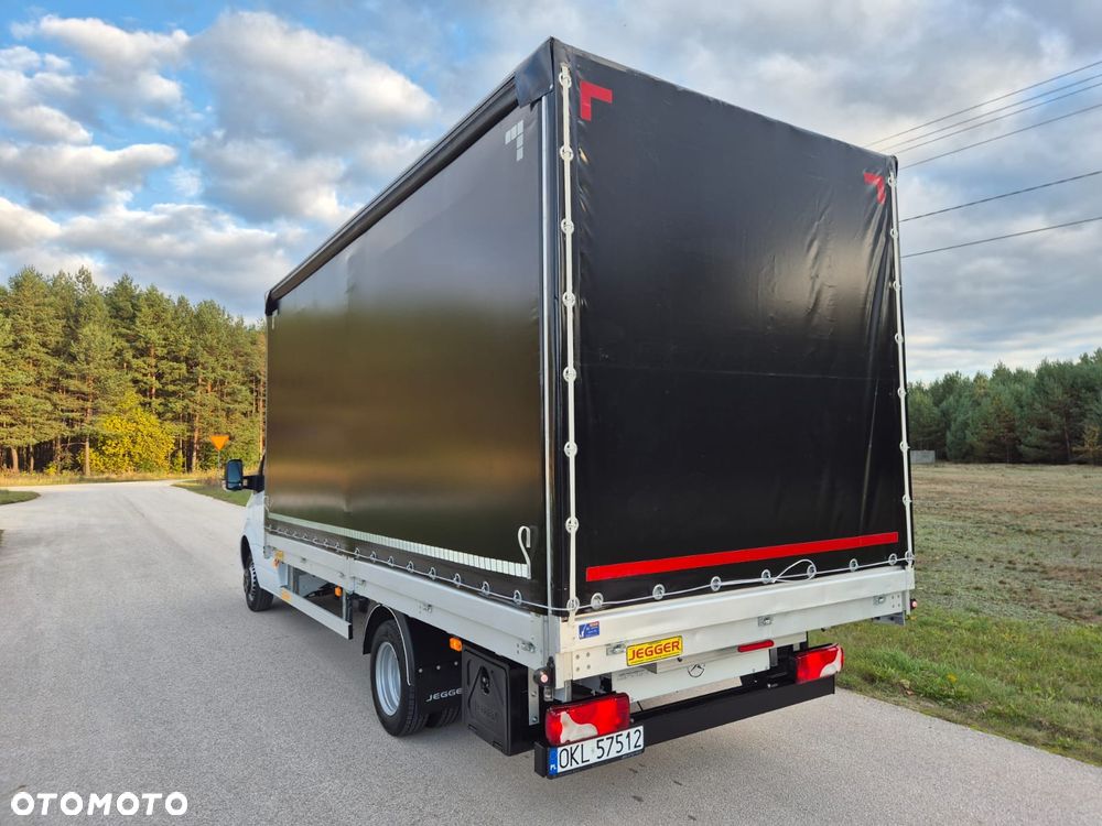 Mercedes-Benz Sprinter - 11