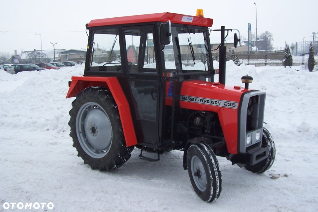 Kabina ciągnikowa pasująca do ciągników typu URSUS-2812 (MF-235) - 1