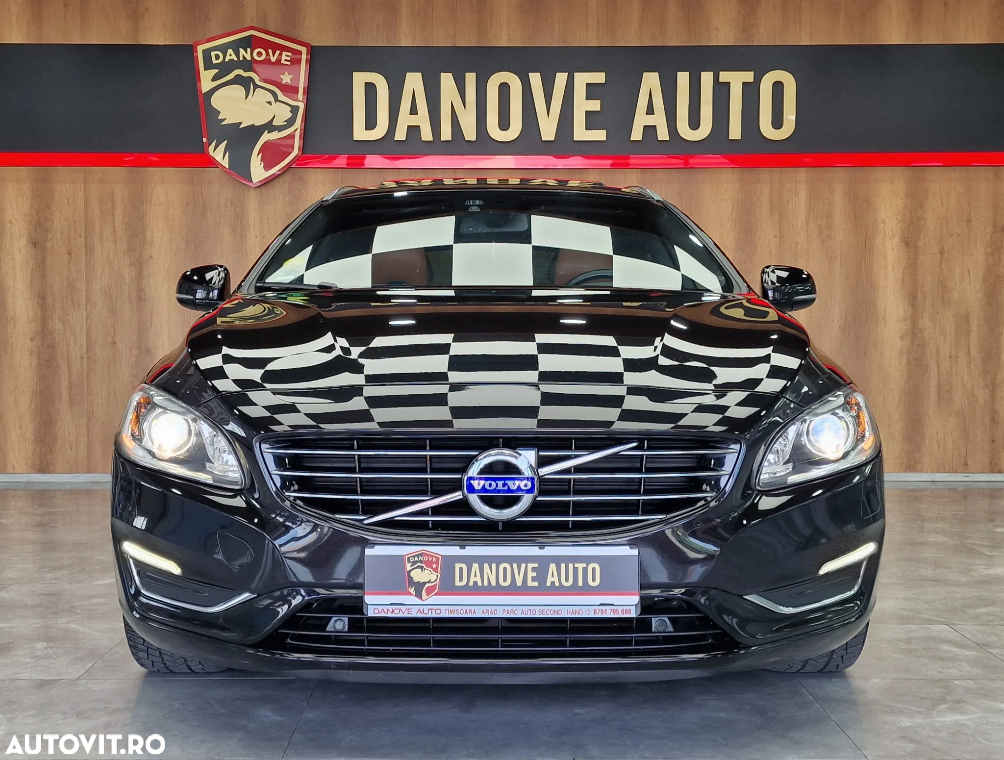 Volvo V60 D6 Plug-In-Hybrid AWD Geartronic Momentum - 2