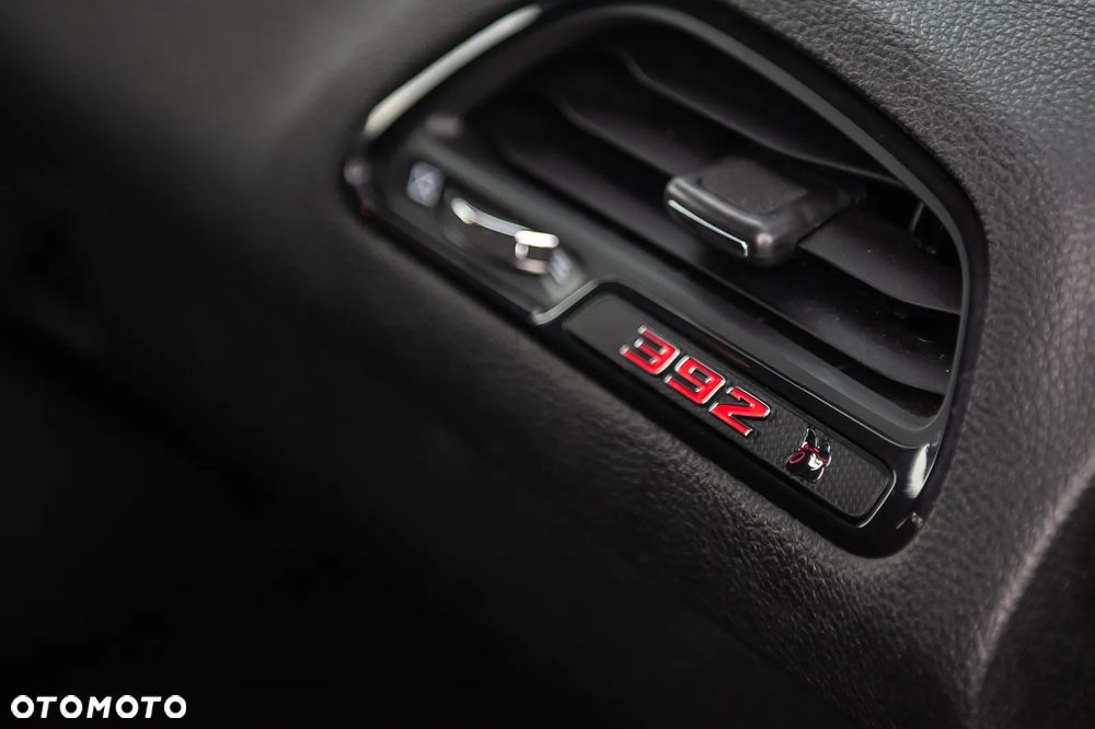 Dodge Challenger - 21