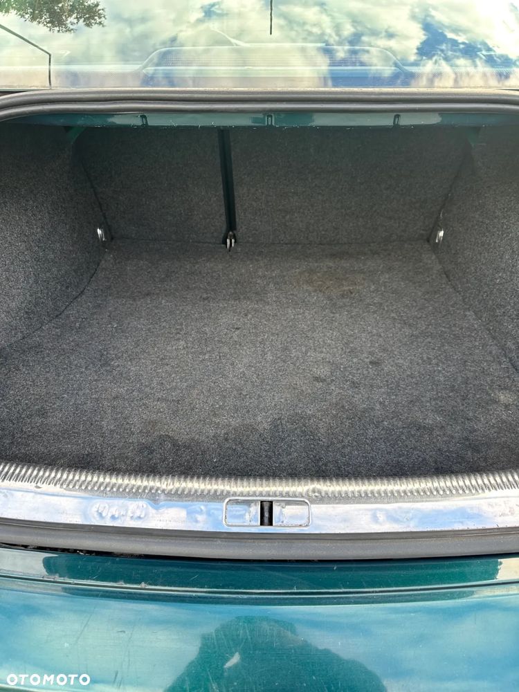 Volkswagen Passat 1.6 Comfortline - 10