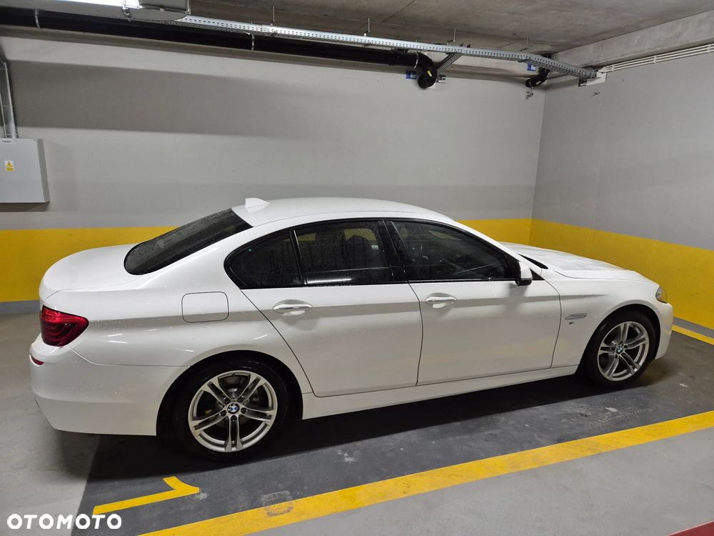 BMW Seria 5 520d M Sport - 8
