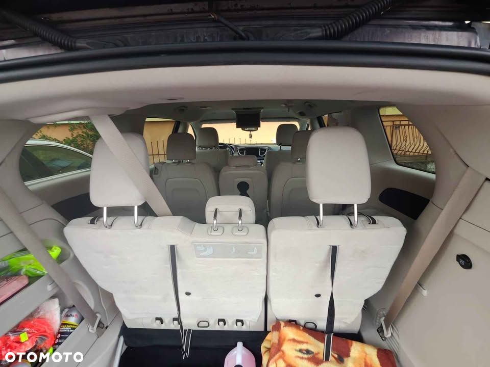 Chrysler Pacifica - 7