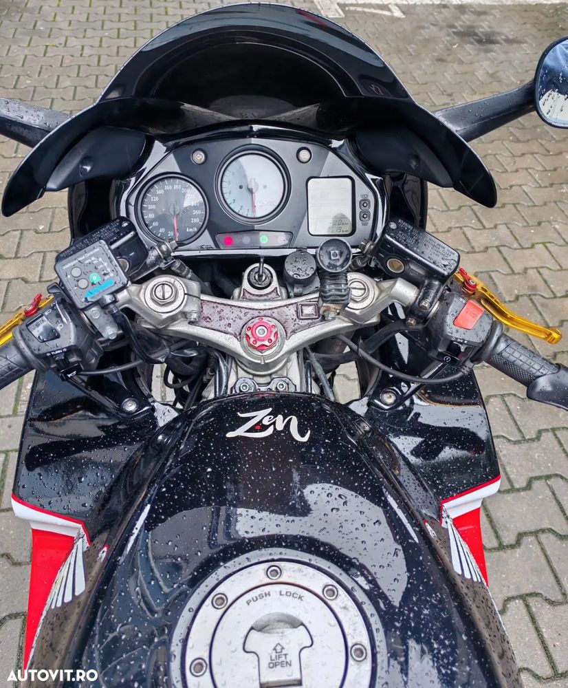 Honda VFR 800F V-Tec - 12