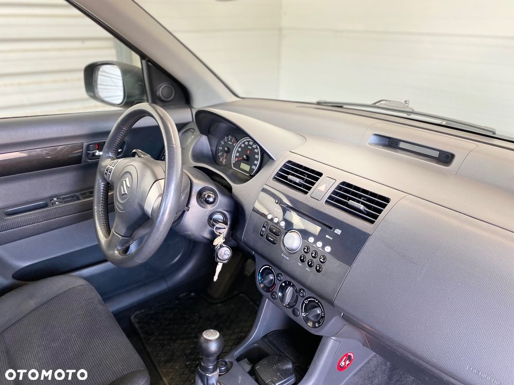 Suzuki Swift 1.3 Club - 12