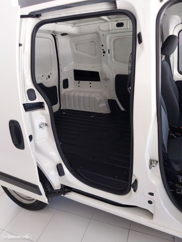 Peugeot Bipper Van - 9