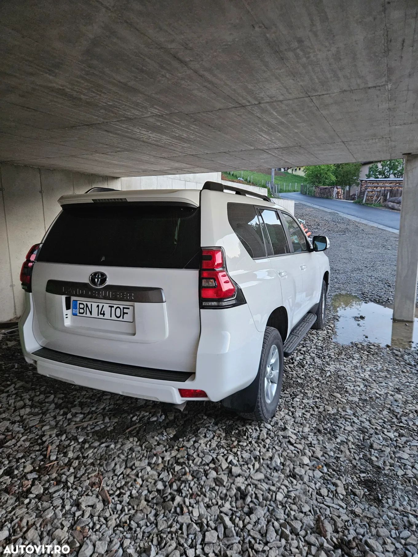 Toyota Land Cruiser - 1