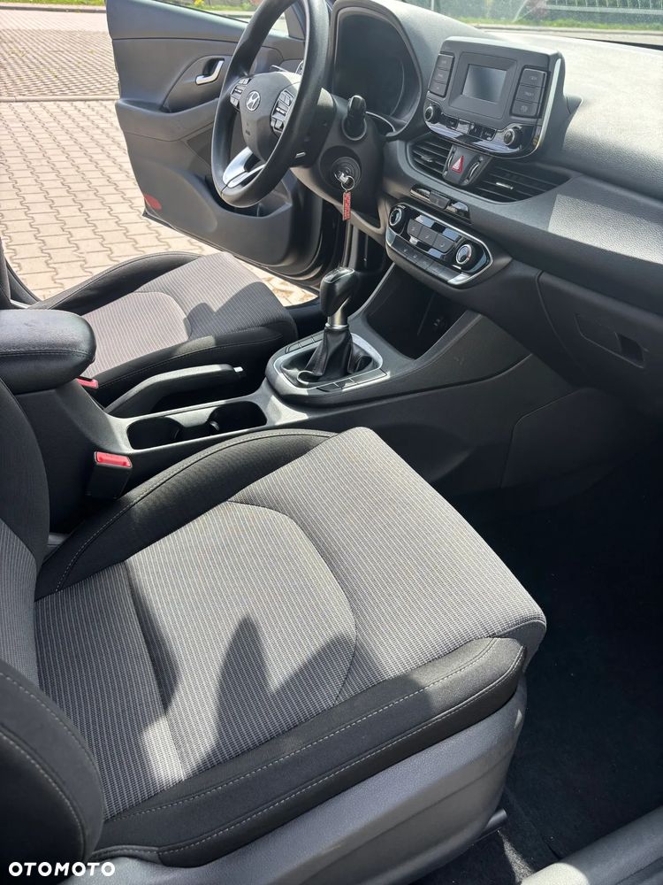 Hyundai i30 1.5 DPI Classic + - 14