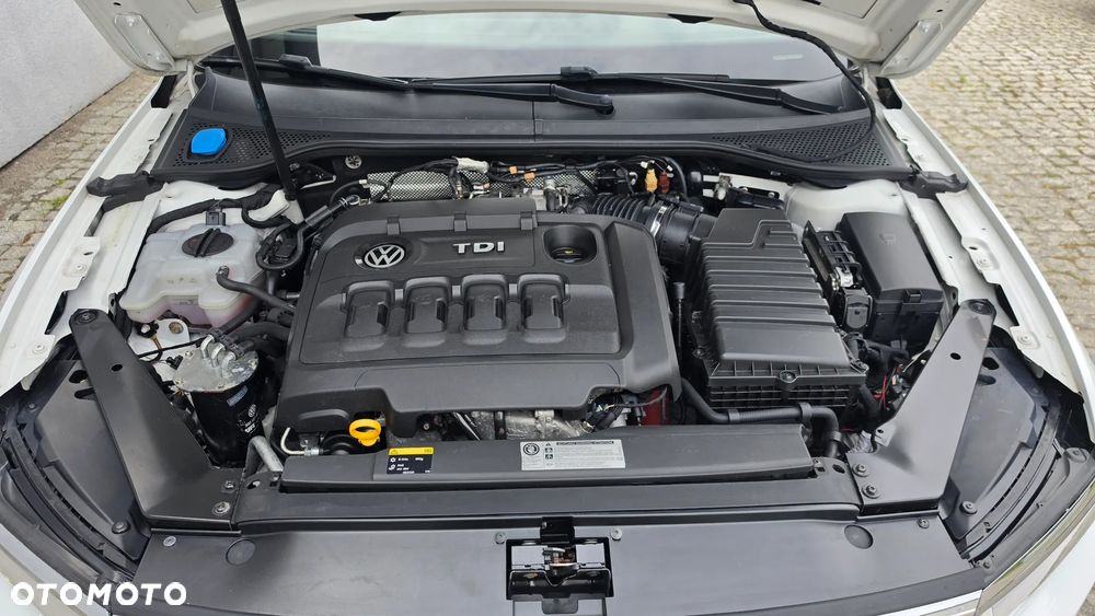 Volkswagen Passat 2.0 TDI SCR (BlueMotion Tech) 4Motion D Highline - 12