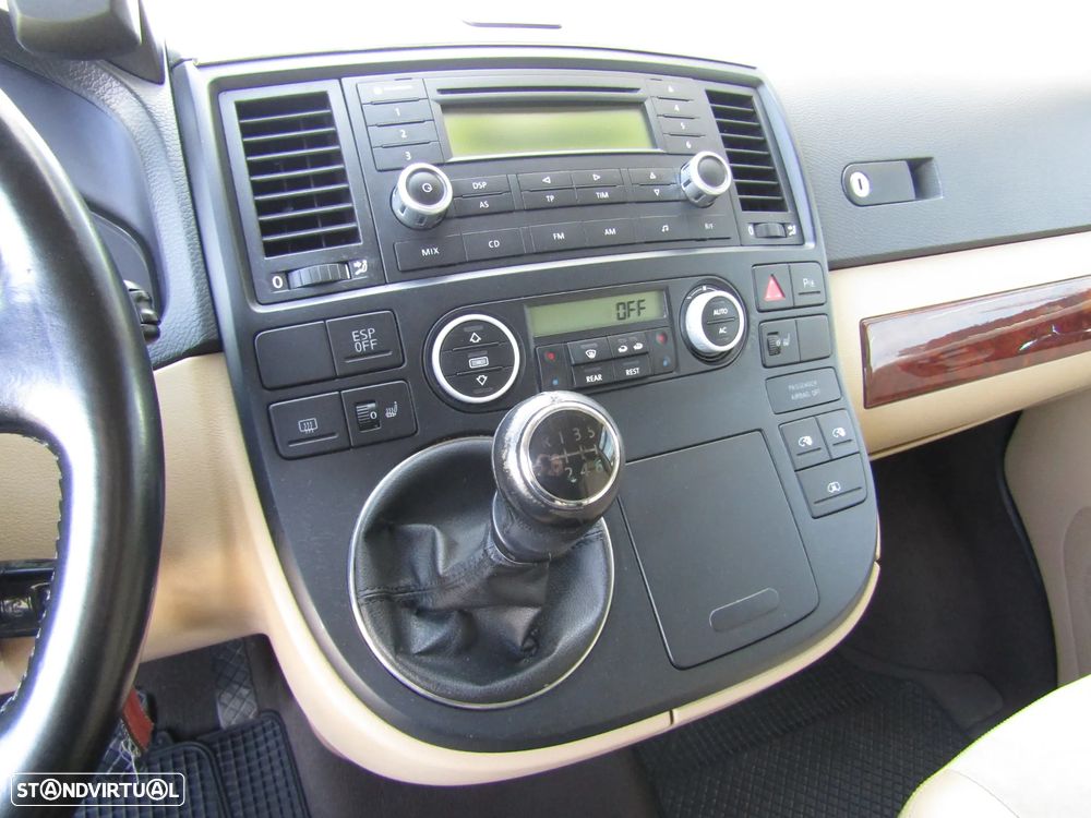 VW Multivan 2.5 TDi Highline - 14