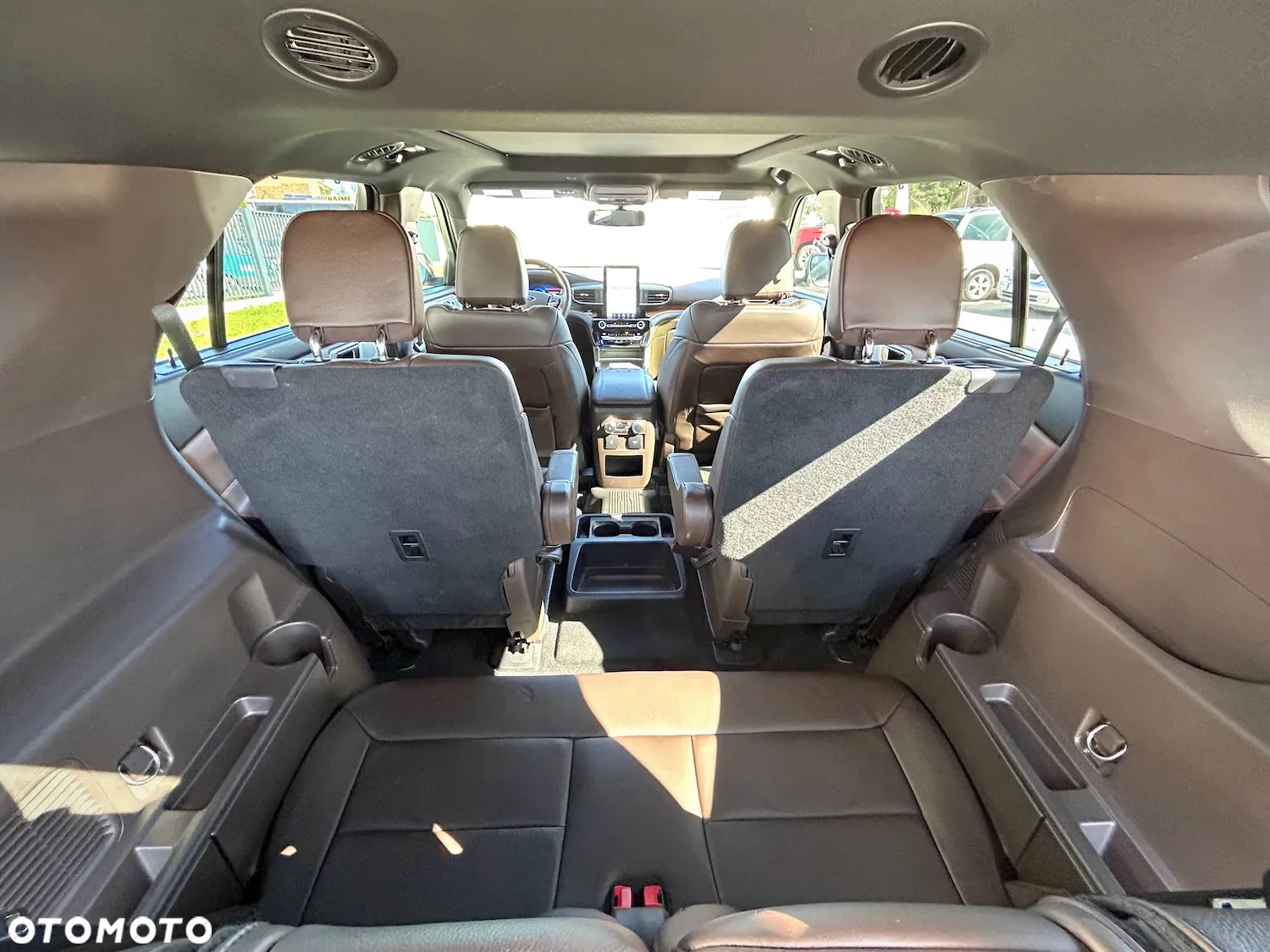 Ford Explorer - 32