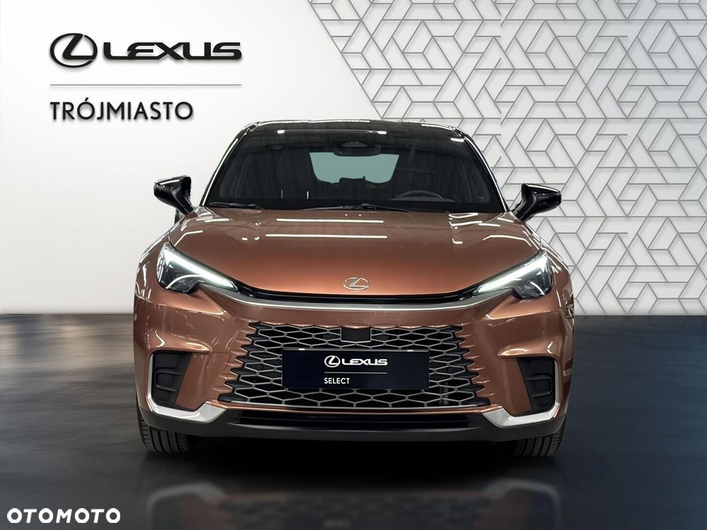 Lexus LBX - 9