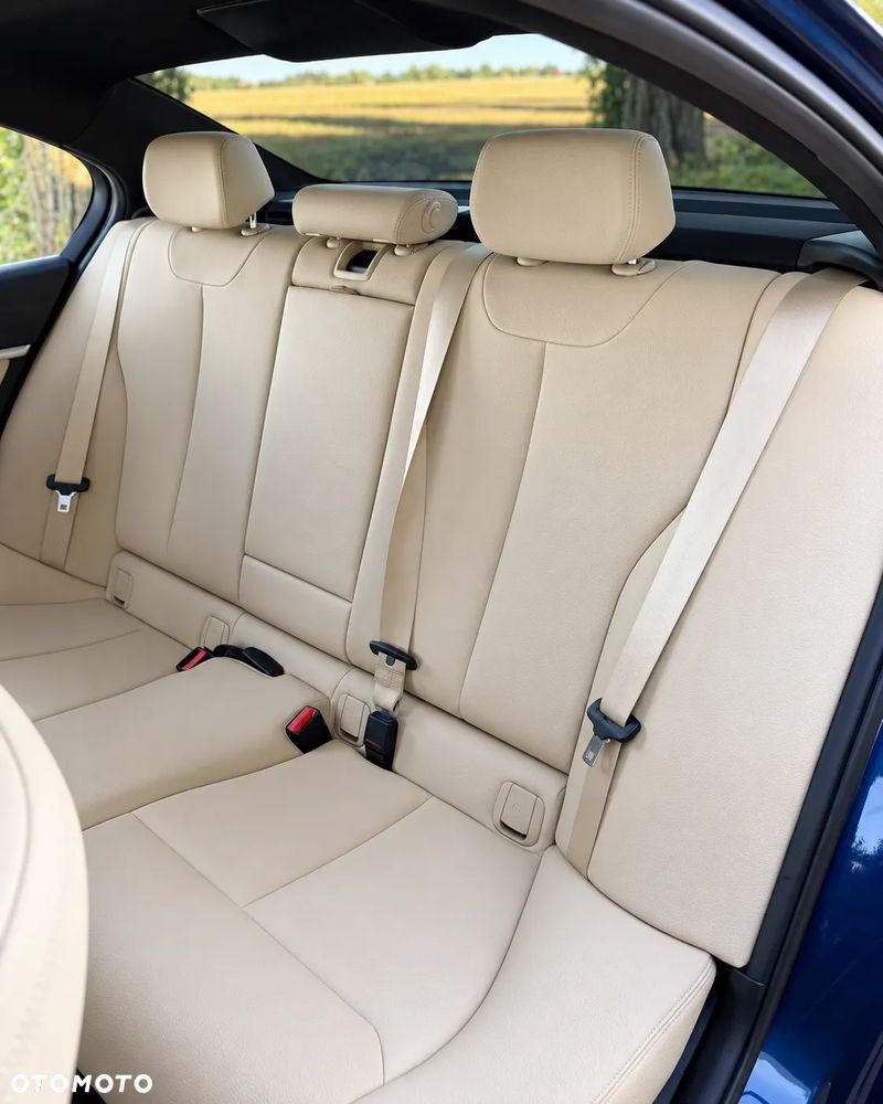 BMW Seria 3 330i Luxury Line sport - 18