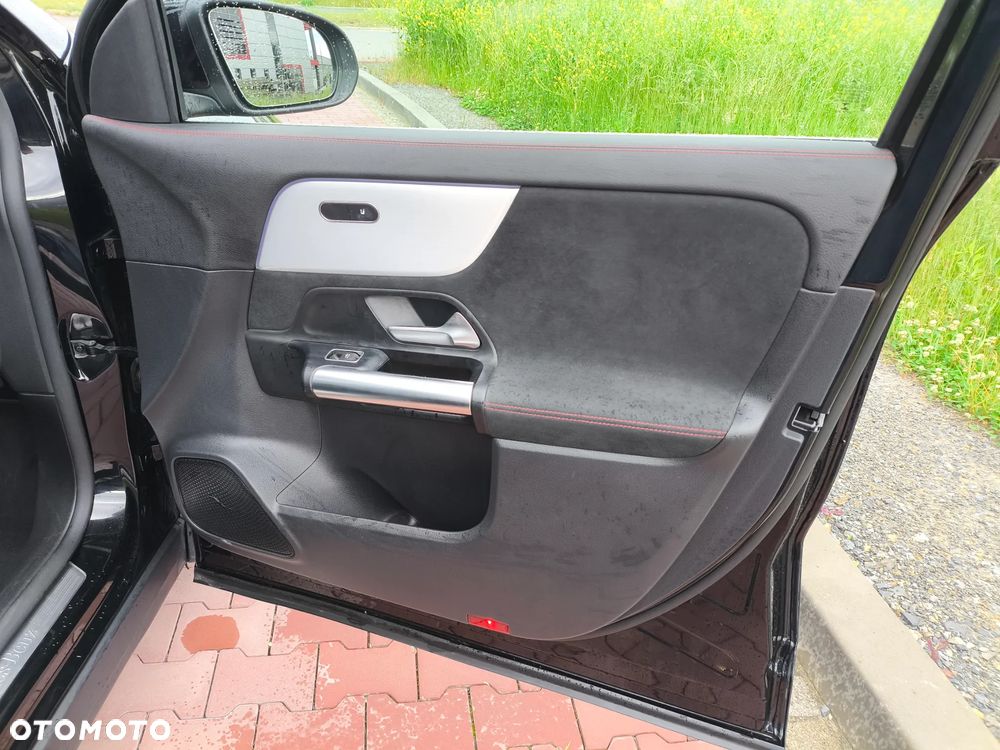 Mercedes-Benz GLA 250 4-Matic AMG Line - 21