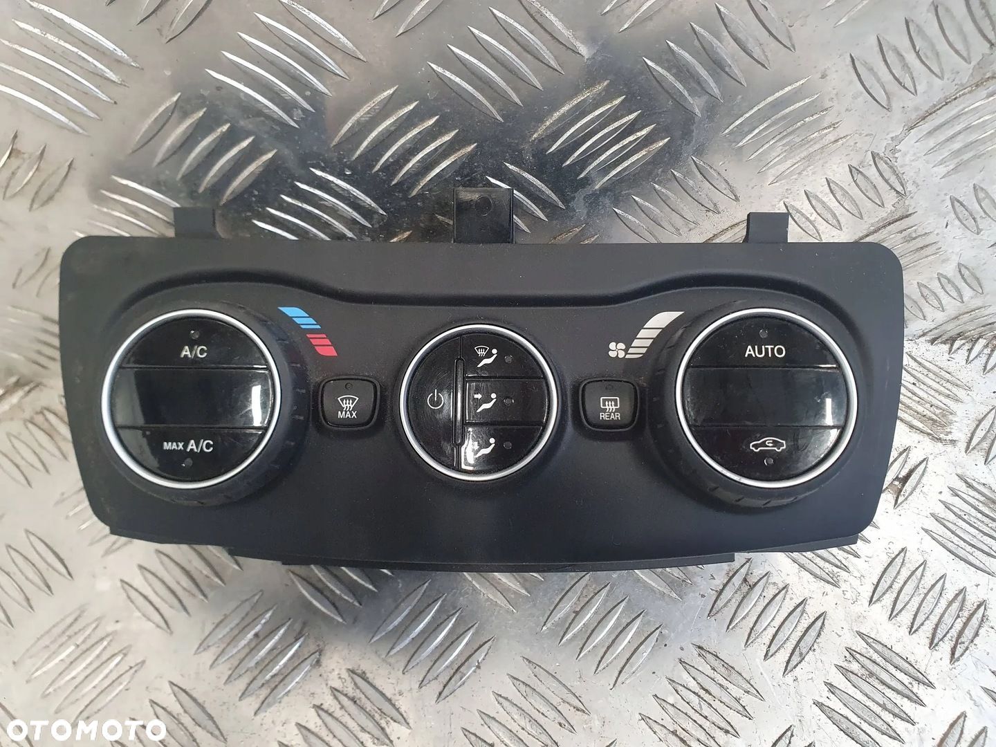 Fiat Tipo 2015-2020 Panel klimatyzacji - 1