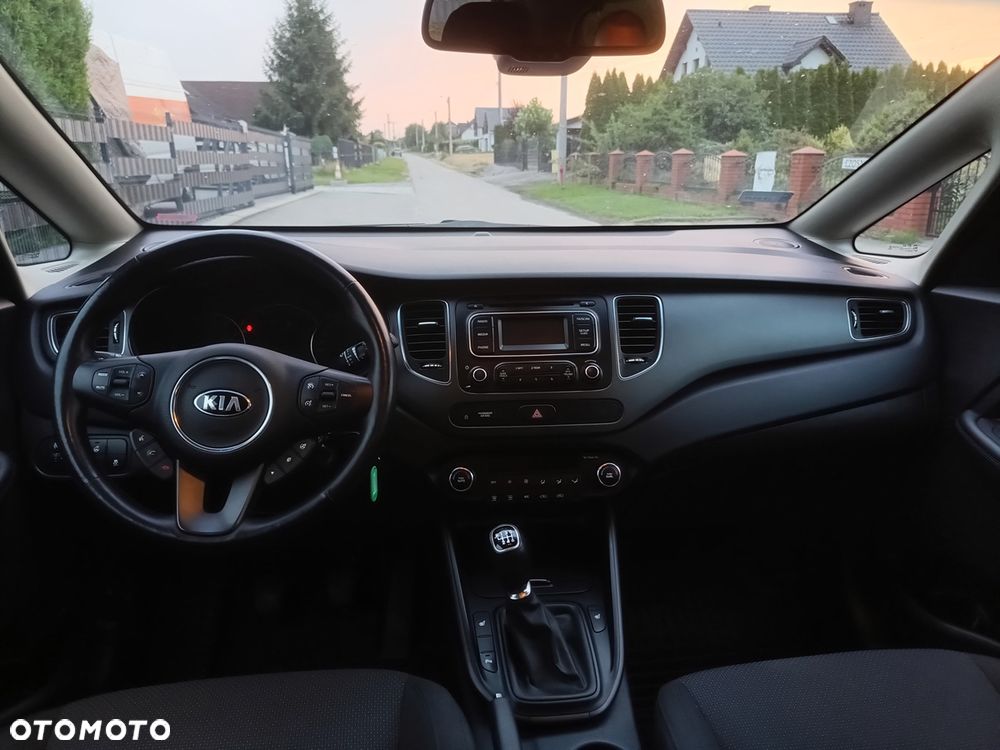 Kia Carens - 10