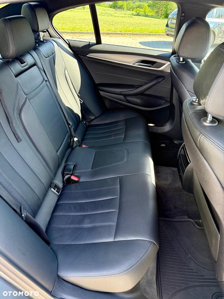 BMW Seria 5 520d xDrive - 10