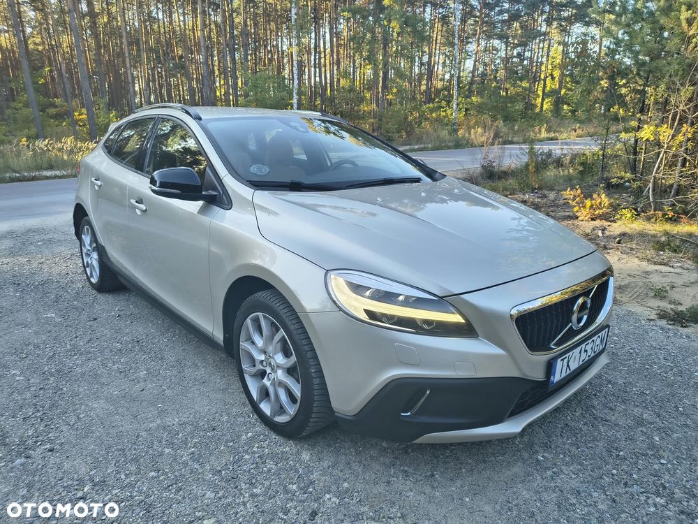 Volvo V40 Cross Country - 10