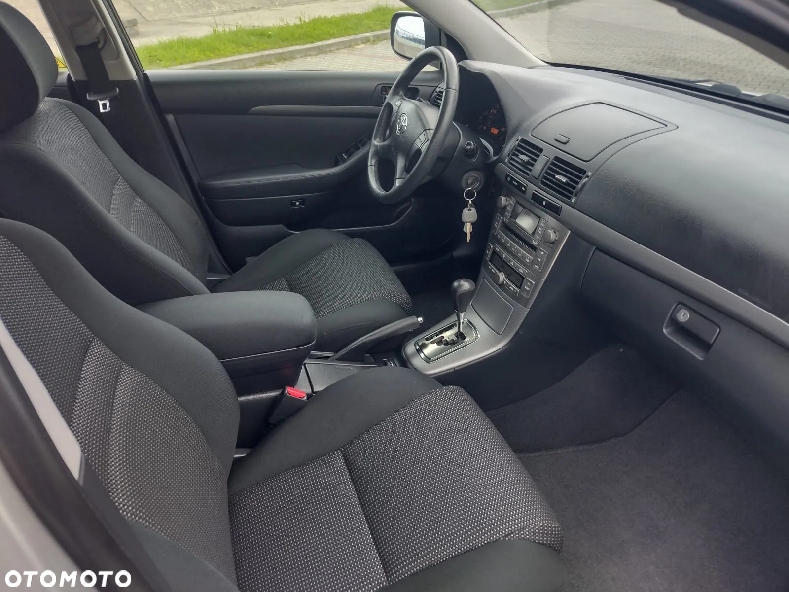 Toyota Avensis 1.8 VVT-i Combi Automatik Sol - 16