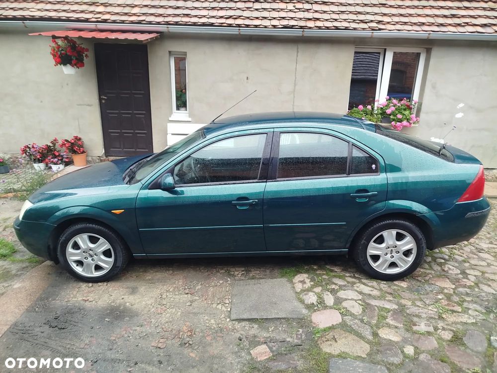 Ford Mondeo 1.8 Ghia - 12