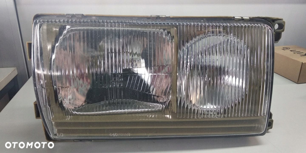 MERCEDES W123 LAMPA PRZEDNIA PRAWA COUPE