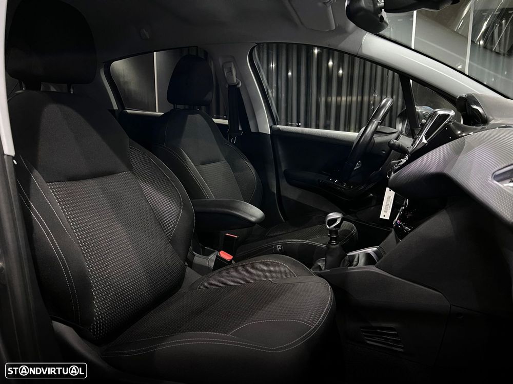 Peugeot 208 1.2 PureTech Allure - 29