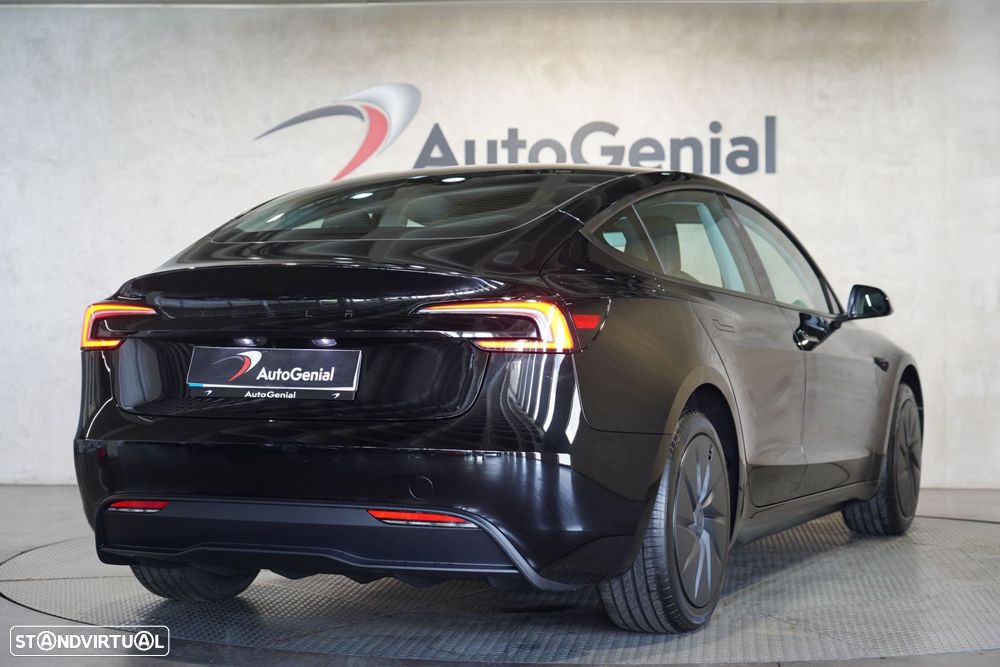 Tesla Model 3 - 3