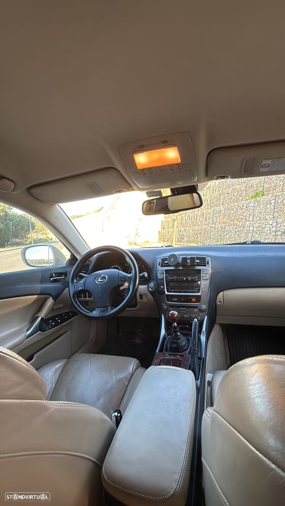 Lexus IS 220 d Luxury 25 - 9