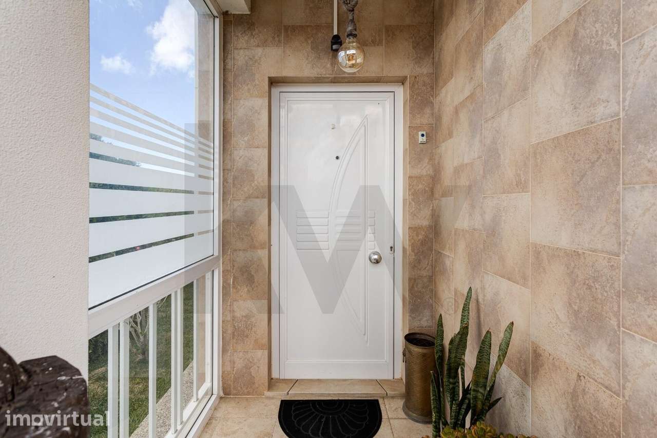 Moradia T3 com vista mar, jardim, garagem e excelentes áreas na Lourin - Grande imagem: 5/49