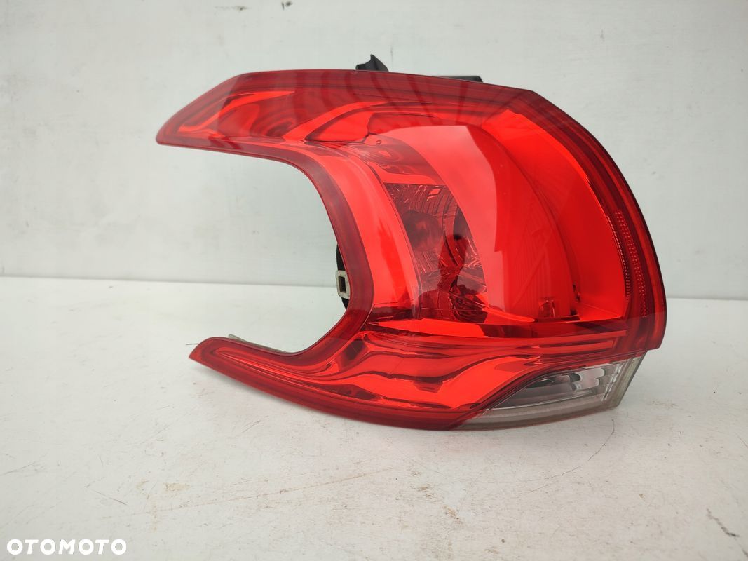 Lampa lewy tył w błotnik PEUGEOT 2008 I 13-16 EUROPA ORYGINAŁ - 1