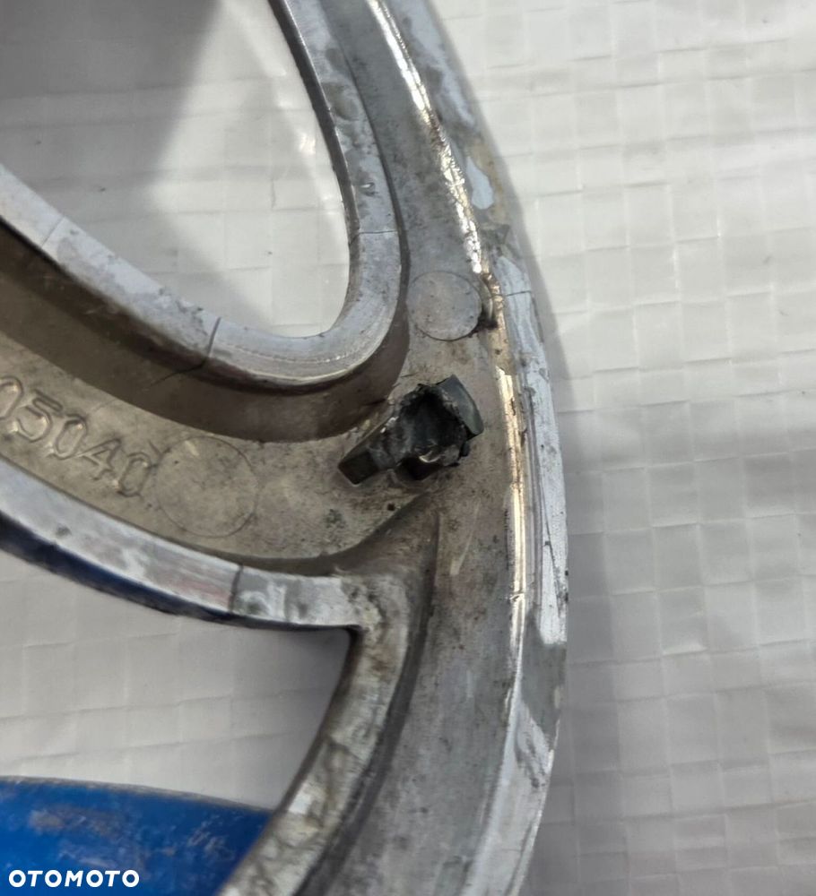 Toyota Auris II Prius III Emblemat znaczek atrapy przód 75310-33010 - 3