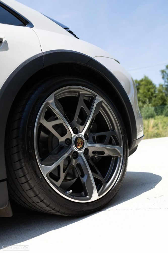 Porsche Taycan Cross Turismo 4 - 11