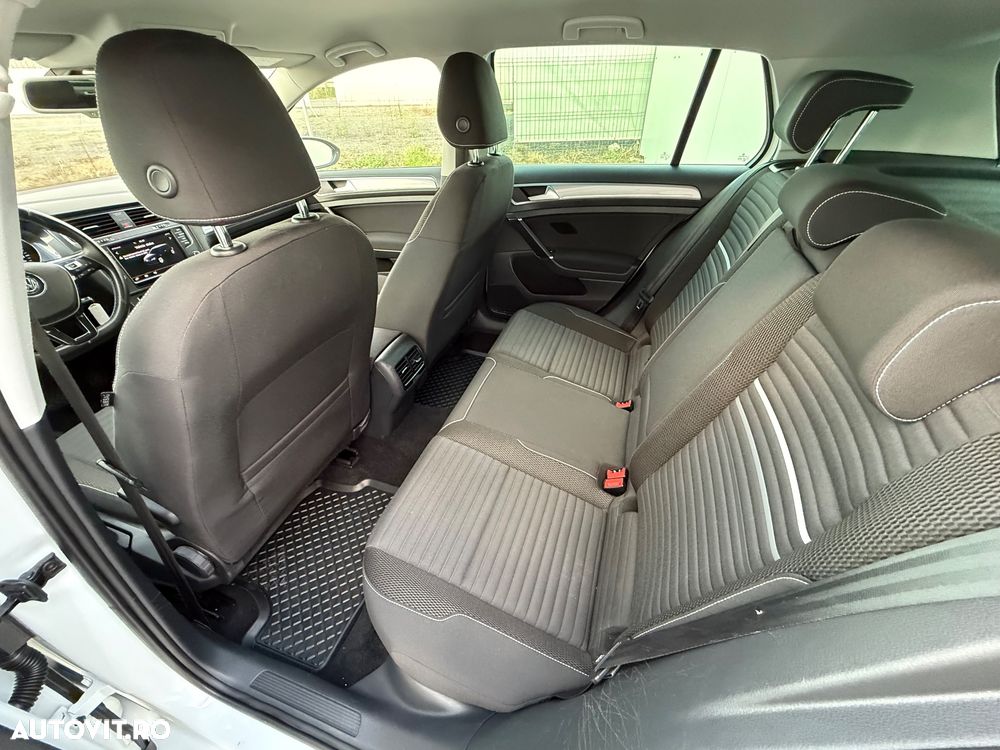 Volkswagen e-Golf - 9