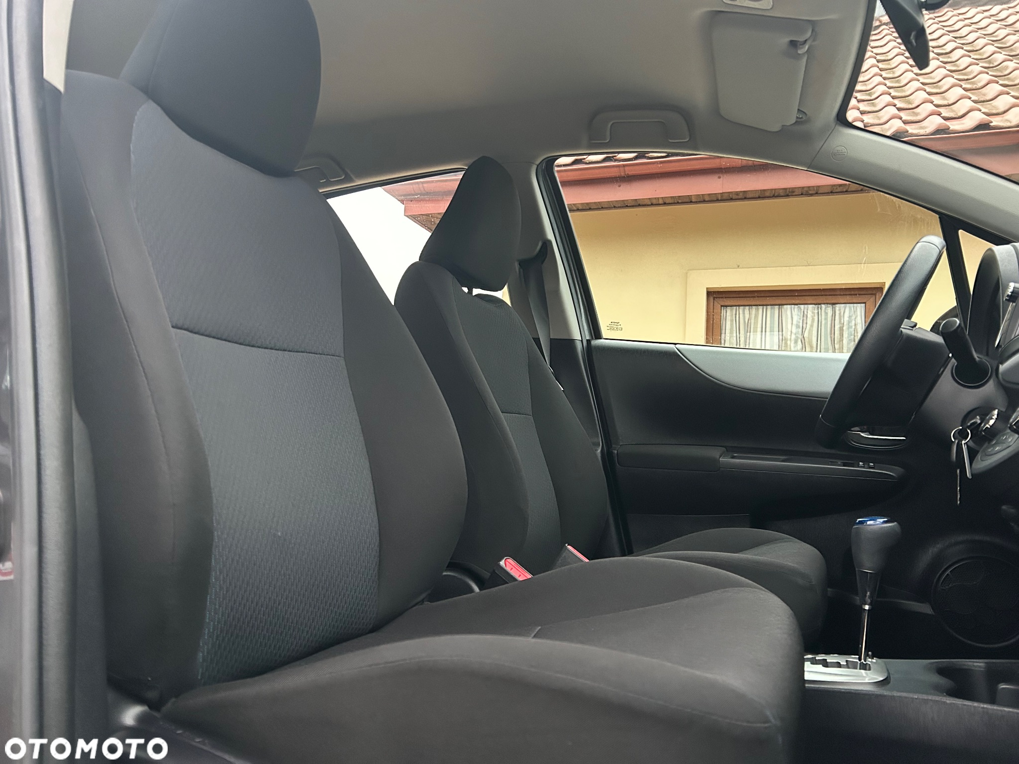 Toyota Yaris Hybrid 100 Active - 14
