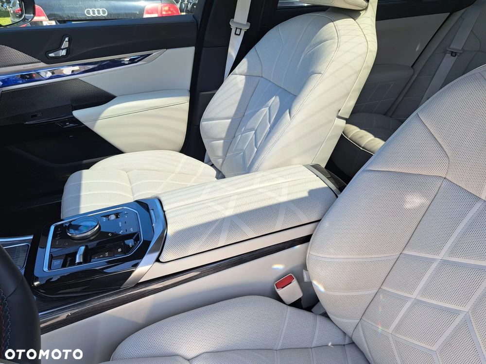 BMW Seria 7 - 12