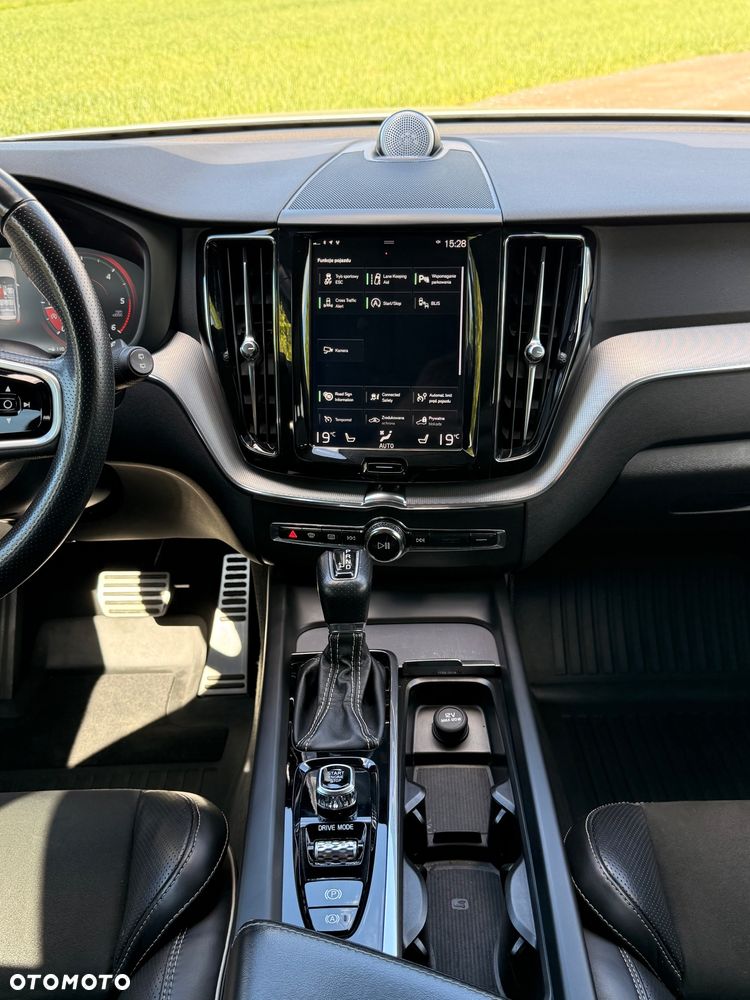 Volvo XC 60 D5 AWD R-Design - 10