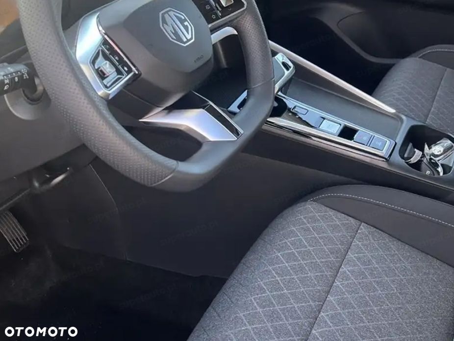 MG ZS - 10