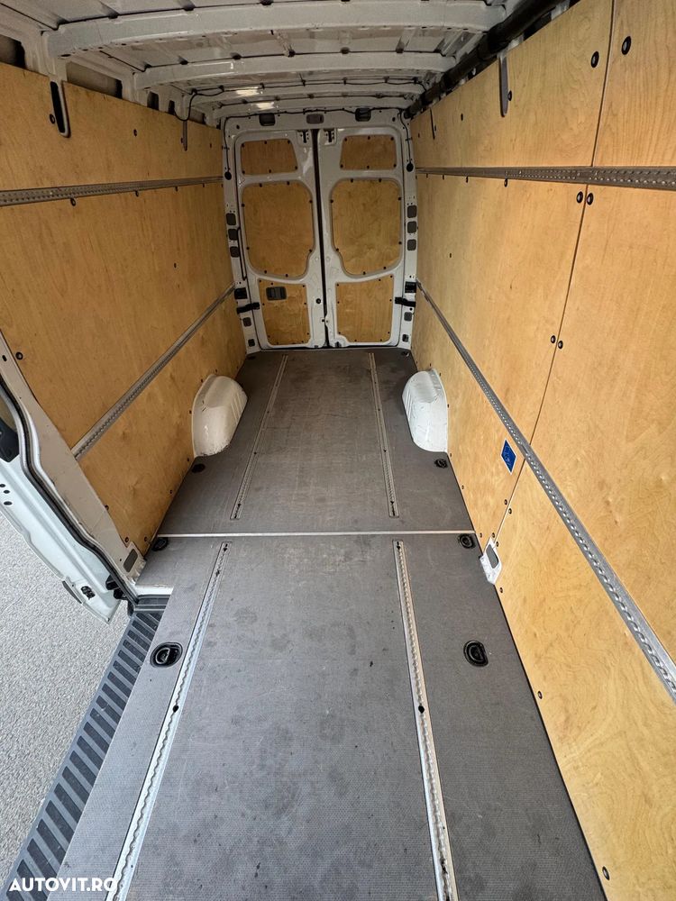 Mercedes-Benz Sprinter - 5